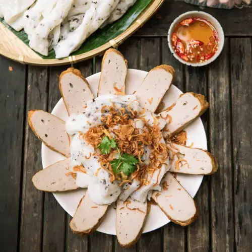 Bánh Cuốn Nóng Thịt Băm Mộc Nhĩ Kèm Chả Lụa