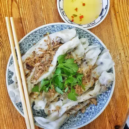 Bánh Cuốn Nóng Thịt Băm Mộc Nhĩ Kèm Chả Lụa