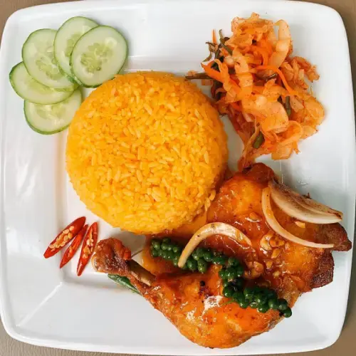 Cơm Gà Chiên Nước Mắm Giòn Rụm