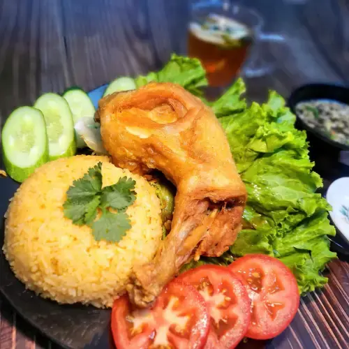Cơm Gà Chiên Nước Mắm Giòn Rụm