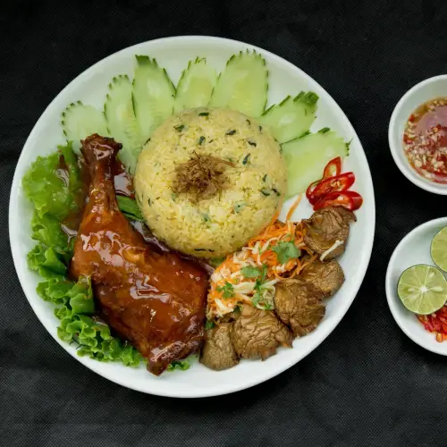Cơm Gà Chiên Nước Mắm Giòn Rụm