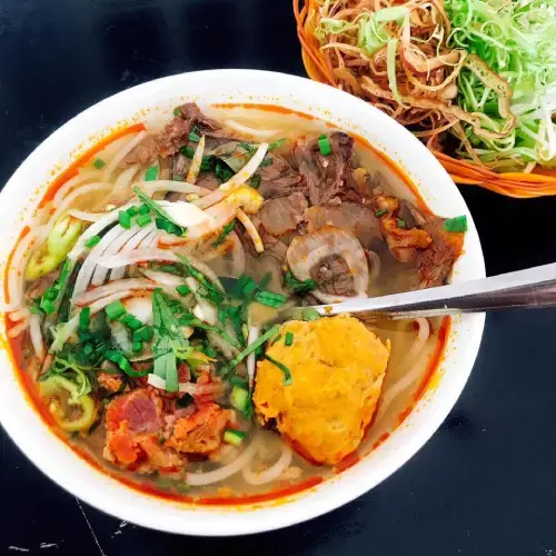 Bún Bò Huế Đặc Biệt (Thịt Bò + Giò Heo + Chả Cua)