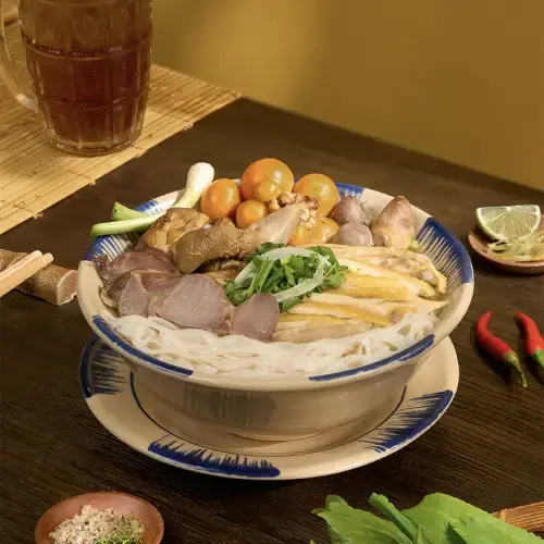 Phở Gà Xé Phay Hành Chẻ Thanh Mát
