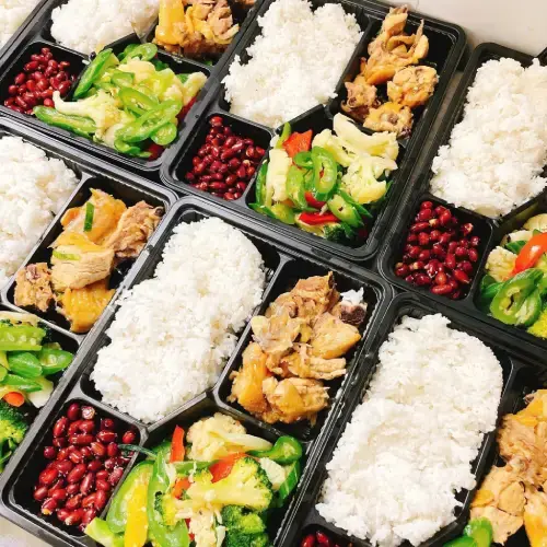 Cơm Suất Văn Phòng Tự Chọn Đủ Món Bình Dân