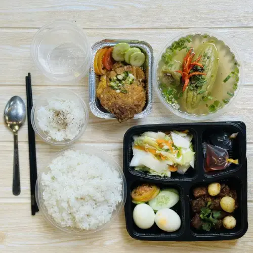 Cơm Suất Văn Phòng Tự Chọn Đủ Món Bình Dân