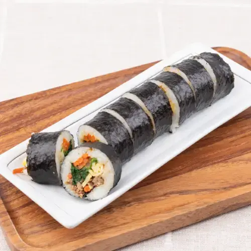 Kimbap Chiên Xù Giòn Rụm Sốt Kem Béo - Nhân Thịt Bò Mỹ Sốt BBQ Đậm Vị