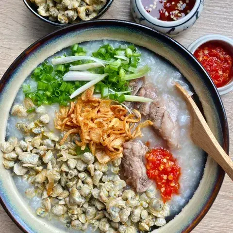 Cháo Hến Hành Phi Thơm Nức Mũi (Nóng Hổi) - Topping Đầy Đặn Xào Sả Ớt