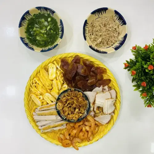 Xôi Mặn Thập Cẩm Siêu Topping Nóng Hổi Đẫm Nước Thịt Kho Trứng Cút
